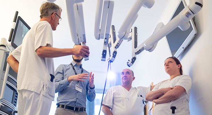 Ausbildung an der robotischen Chirurgie mit dem daVinci Xi-System Praktische Schulung am daVinci Xi-System für robotisch assistierte Chirurgie im Klinikum Kulmbach.